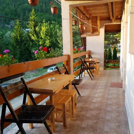Borovi Lodge *