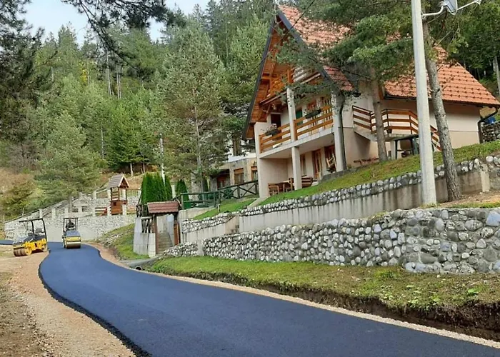 山林小屋 Borovi *